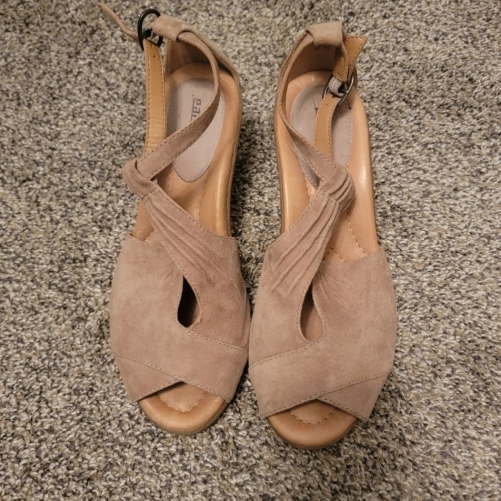 Womens‎ Suede Earth Caper Wedges